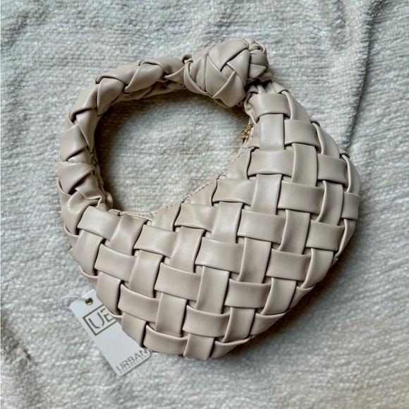 woven leather bag. - Picture 2 of 6